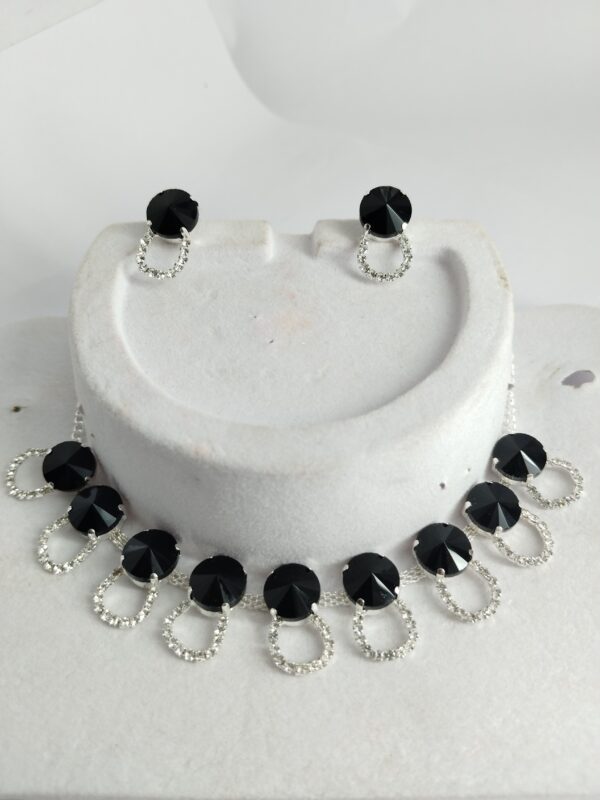 Black Stone necklace with matching earing set Black Stones Party Wear Alloy Neclace western Style - Image 2