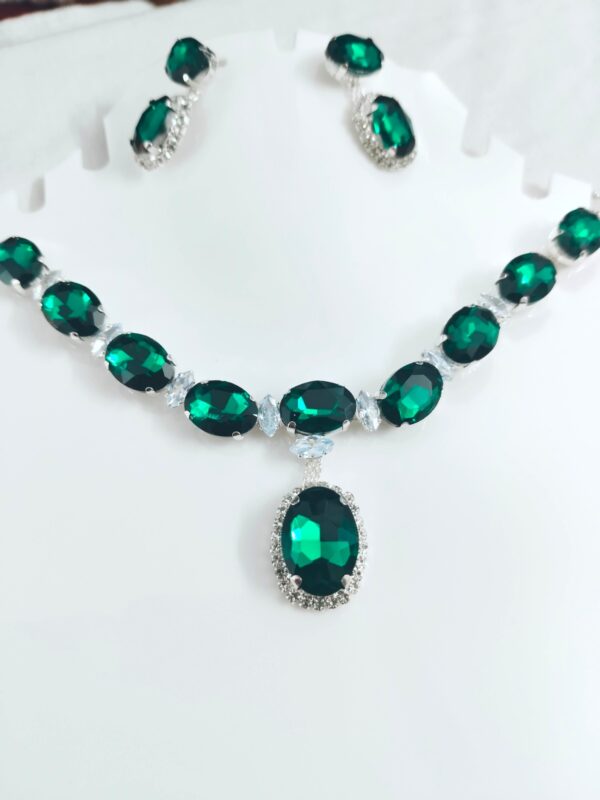 Green Gemstone Necklace and Earrings Set – Stunning Jewelry Set for Special Occasions - Image 3